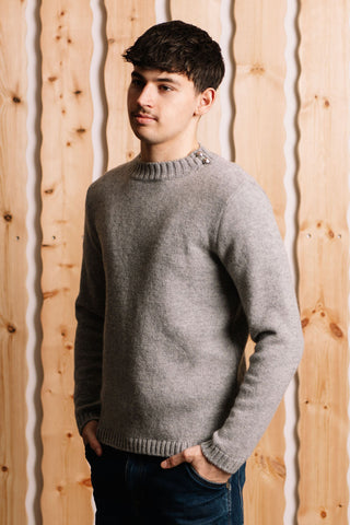 Grá Troyggja við 2.  FØ knappum_Model 8408