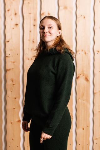 Myrkagrønar buksur til hettutroyggju modelnr. 8165