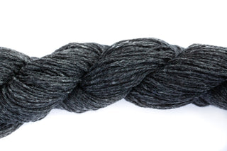 Snældan Hank Yarn – 9 Charcoal Grey